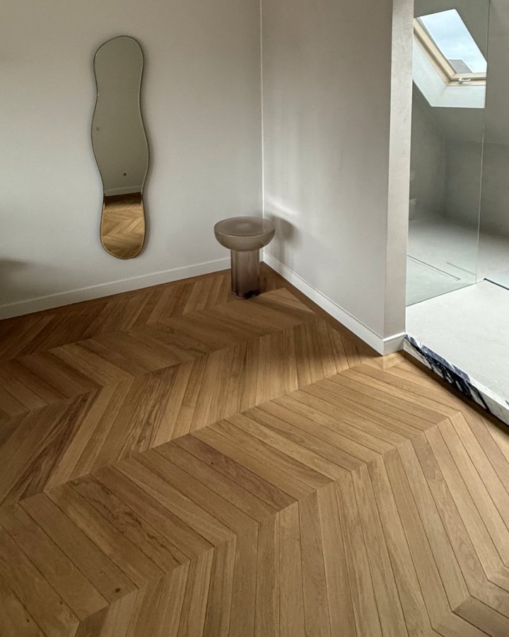 Eiken Hongaarse punt in een woonkamer